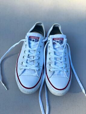 Converse Chuck Taylor All Star Low Top Lace Up White Women’s Size 7 Men’s Size 5